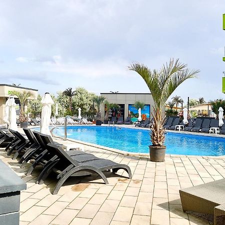 Maya Apartment- Spa N Pools Beach Resort Mamaia Ngoại thất bức ảnh