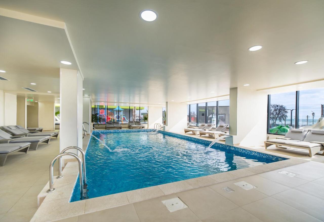 Maya Apartment- Spa N Pools Beach Resort Mamaia Ngoại thất bức ảnh