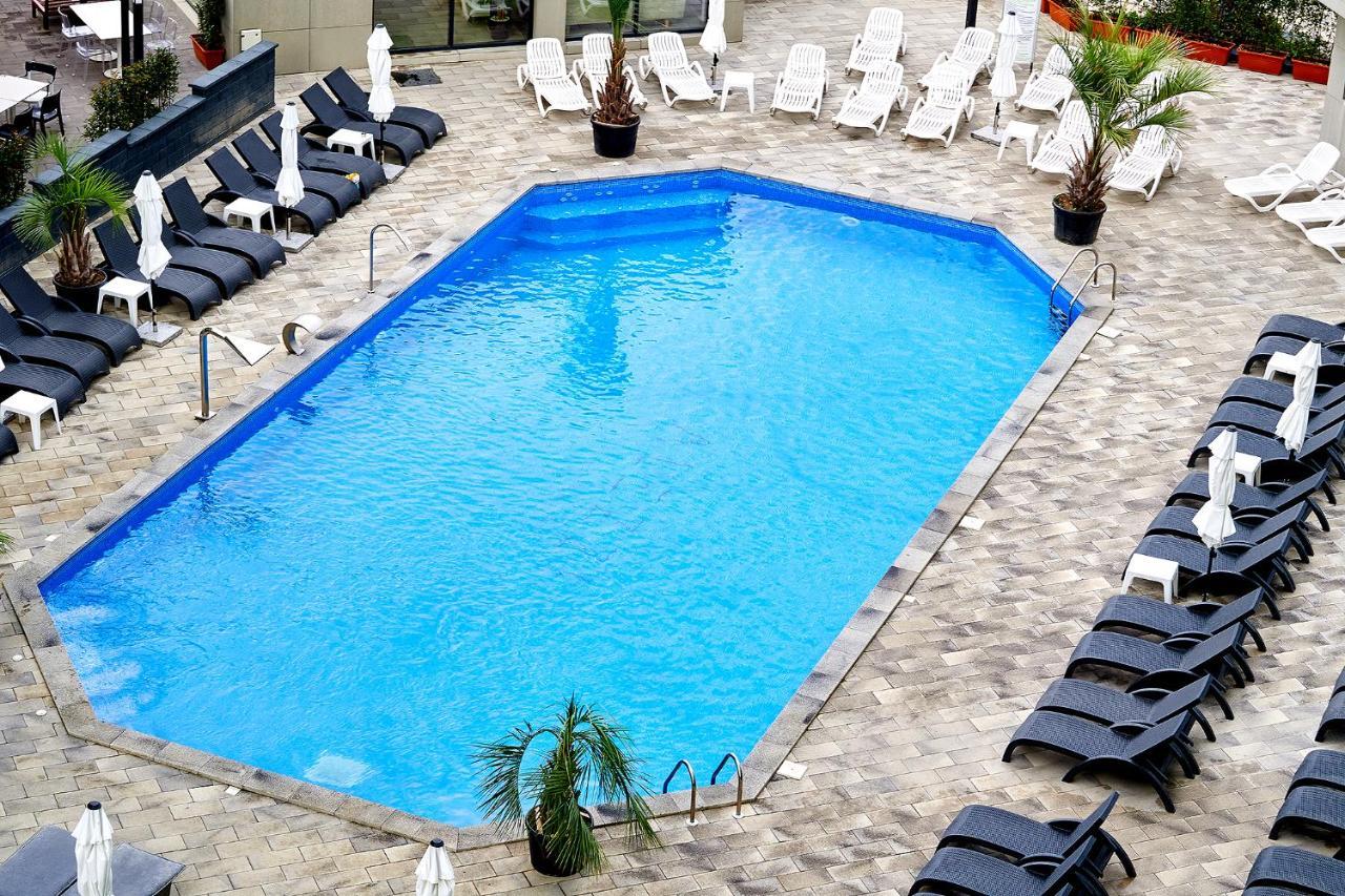 Maya Apartment- Spa N Pools Beach Resort Mamaia Ngoại thất bức ảnh