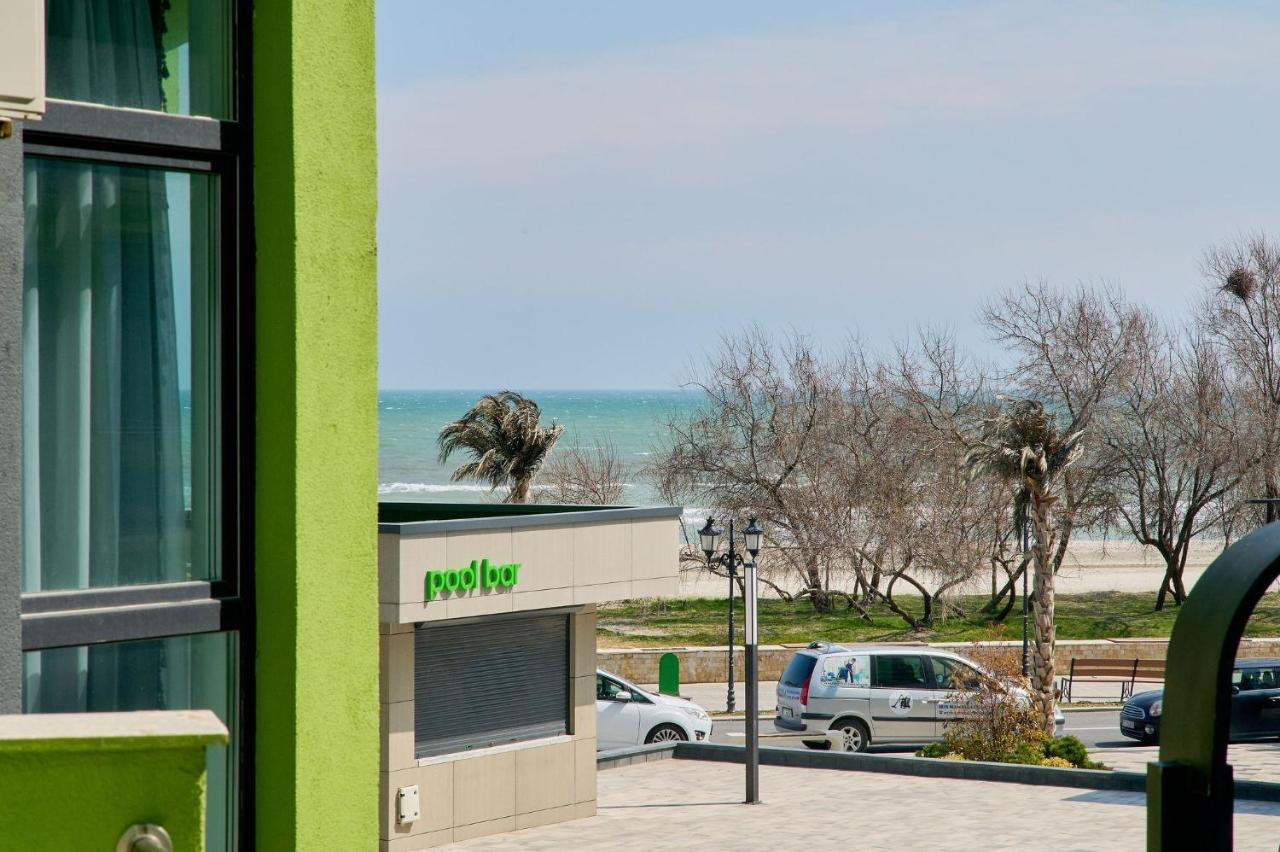 Maya Apartment- Spa N Pools Beach Resort Mamaia Ngoại thất bức ảnh