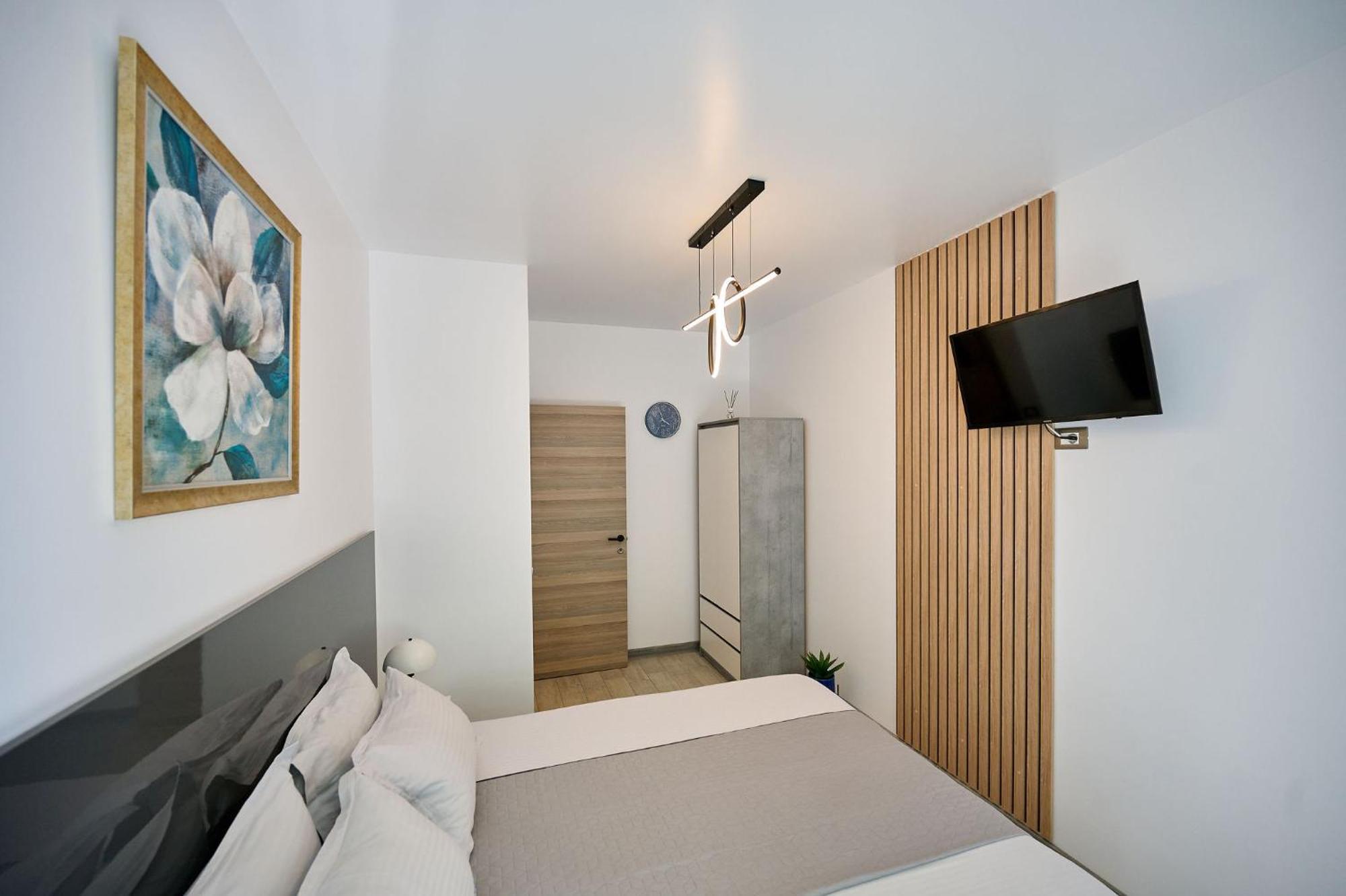 Maya Apartment- Spa N Pools Beach Resort Mamaia Ngoại thất bức ảnh
