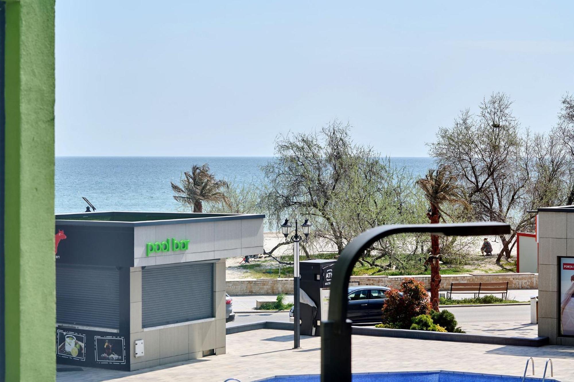 Maya Apartment- Spa N Pools Beach Resort Mamaia Ngoại thất bức ảnh