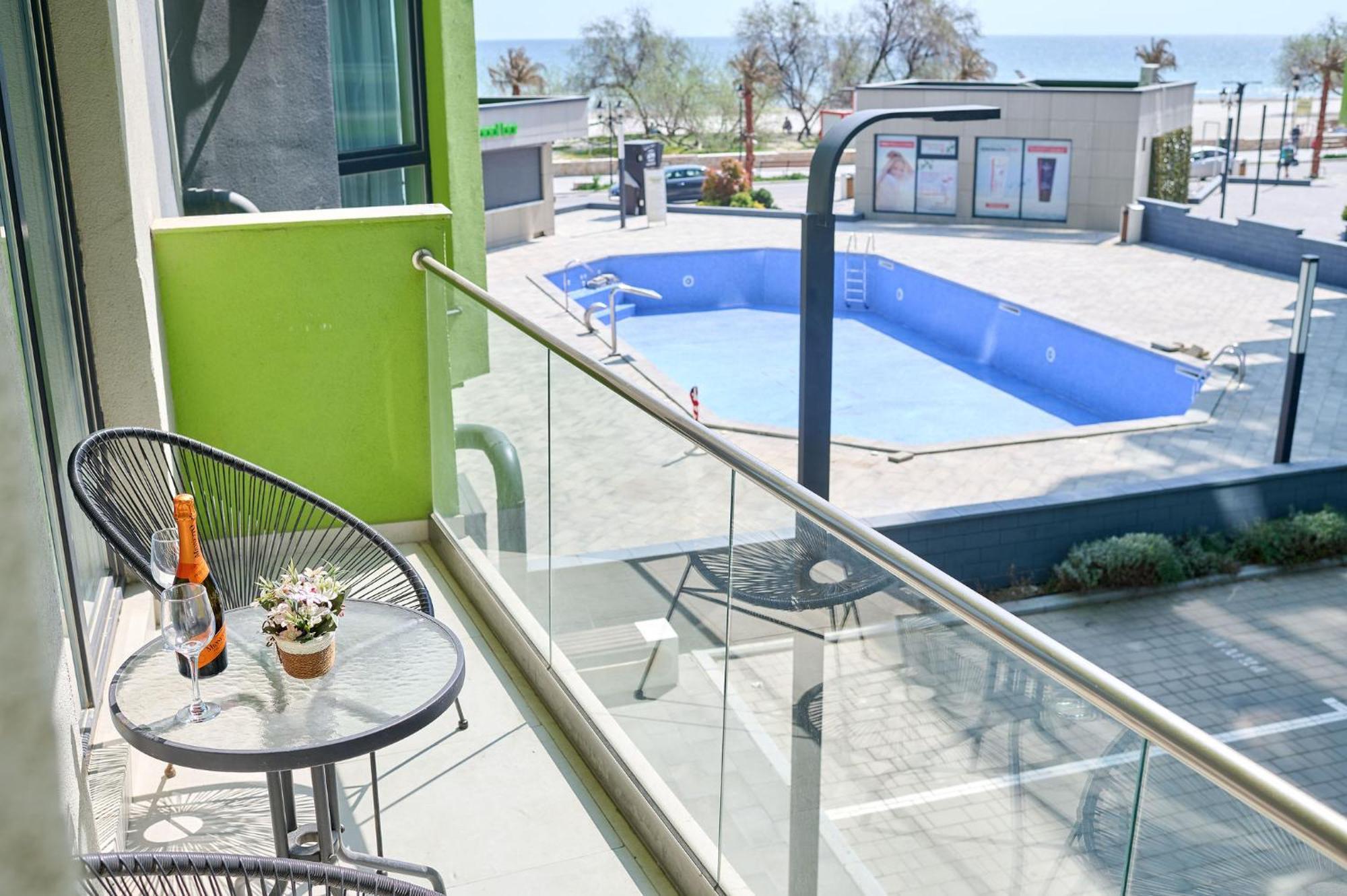 Maya Apartment- Spa N Pools Beach Resort Mamaia Ngoại thất bức ảnh